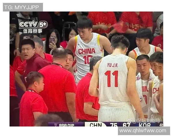 中国男篮队迎战强敌全力以赴争夺胜利展现团队精神与拼搏精神